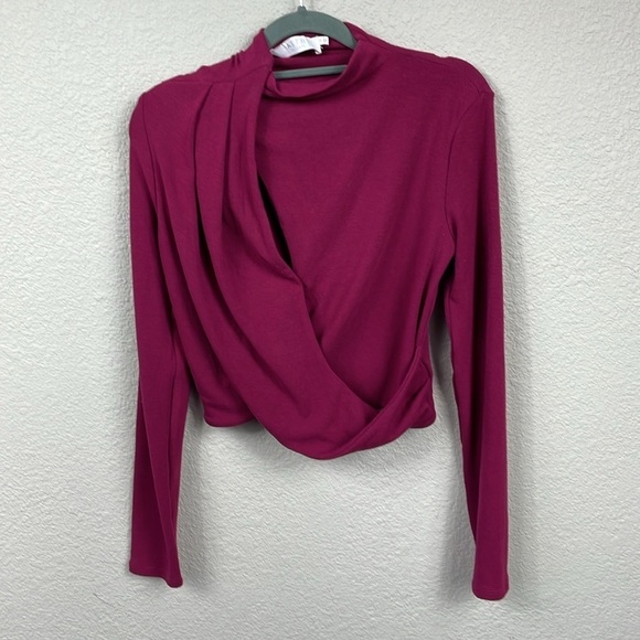 ASTR Asymmetrical Pleated Cutout Mock Neck Top Crop Berry Cabernet Sz M - Picture 4 of 11